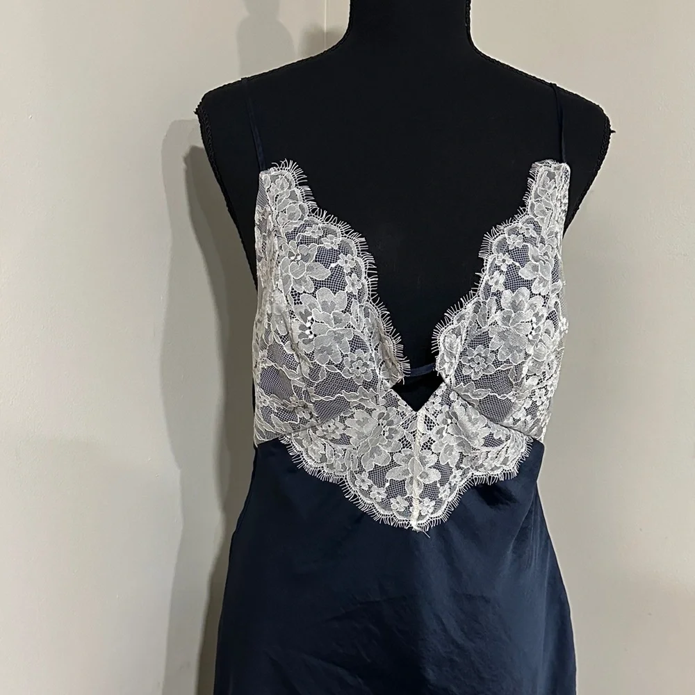 *ABERCROMBIE & FITCH* Navy Slip Dress w/ White Lace Bodice Size Medium Tall - Picture 2 of 8